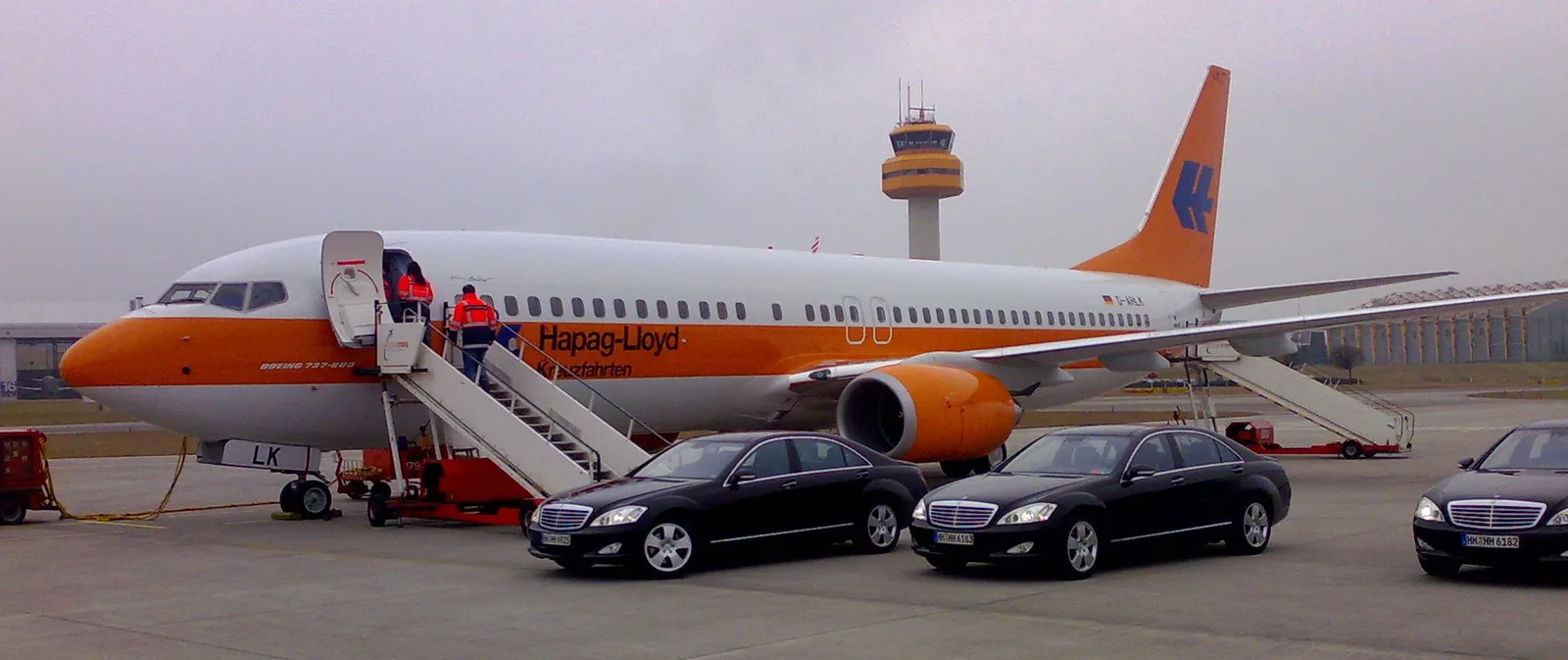 Archive photo from 2009: limousines positioned directly at an aircraft in Hamburg
